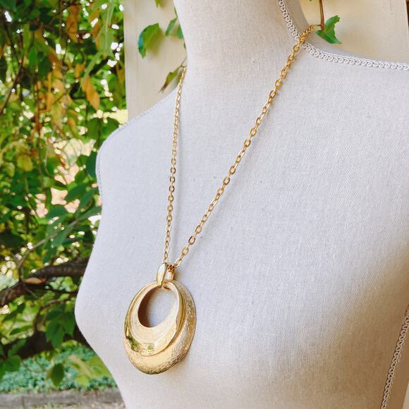 VTG 1970s Gold Tone Mod Crescent Pendant Necklace Statement Jewelry Sculptural - Picture 12 of 15